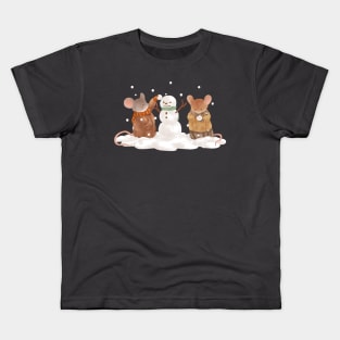 Snowy Winter Cottagecore Mice Building a Snowman Kids T-Shirt